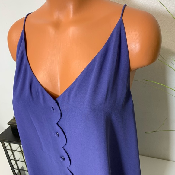 🚫SOLD🚫LOFT SCALLOPED BUTTON V NECK TOP - Picture 2 of 8